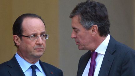 Affaire Cahuzac : treize ans après, François Hollande et son ancien ministre du Budget continuent de s’opposer sur ce que savait l’ex-président