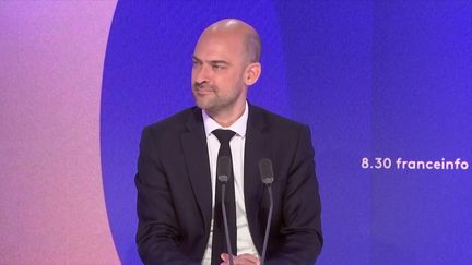 Jean-Noël Barrot accuse Jean-Luc Mélenchon d’avoir choisi « le camp » de la Russie après ses critiques sur les frappes ukrainiennes