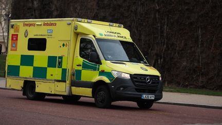 Au Royaume-Uni, une collision entre deux trains fait au moins un mort et des dizaines de blessés au nord de Londres