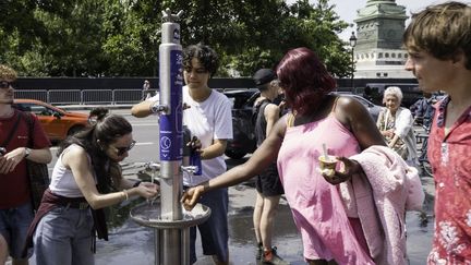 Canicule : une chaleur exceptionnelle attendue avec 35 départements en vigilance rouge à partir de midi, 45 autres en vigilance orange