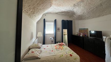 « Une climatisation naturelle qui ne coûte rien » :  le refuge des maisons troglodytiques face à la canicule