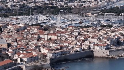 Fortes chaleurs : pourquoi l’arc méditerranéen n’est pas en alerte rouge canicule ?
