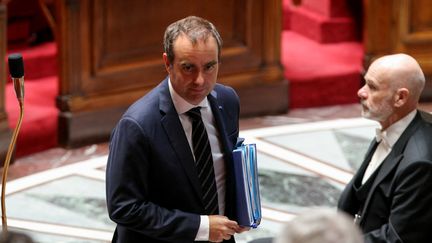 Canicule : Sébastien Lecornu demande à La Poste « une mobilisation exceptionnelle » pour des visites auprès des personnes fragiles