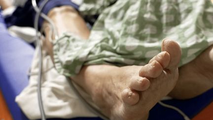 « Il faut la mettre dans le brancard-douche » : immersion aux urgences de Châteauroux, où arrivent les premières victimes de la canicule