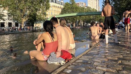 Au canal Saint-Martin, à Paris, amour, flirt et rencontres sous canicule : « Il a pris mon Snap et j&rsquo;espère le revoir en vacances »