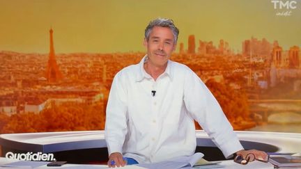 « Une honte » : l&rsquo;émission « Quotidien » et son animateur Yann Barthès sous le feu des critiques après s&rsquo;être moqués, en pleine canicule, des personnes vivant sous les toits