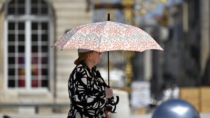 Canicule : Météo-France maintient 37 départements en vigilance rouge, la fin du pic se précise pour dimanche soir