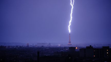 Foudre, vent, grêle… Après la canicule, d&rsquo;impressionnants orages ont traversé la France samedi soir
