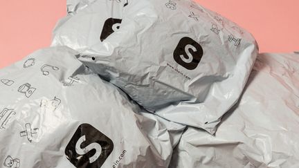 La taxe française de 2 euros sur les petits colis « suspendue » demain, jour de l’entrée en vigueur d’un droit de douane européen, annonce le gouvernement