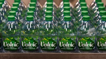 Volvic jugée coupable de « pratiques commerciales trompeuses » avec des bouteilles pas « 100% recyclables »