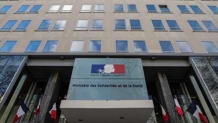 Un homme placé en garde à vue pour vol après s&rsquo;être introduit, muni d&rsquo;un couteau, au ministère de la Santé à Paris