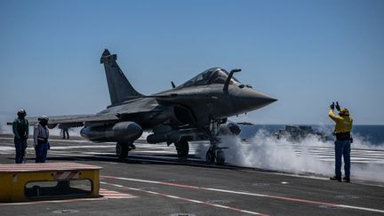Financement des armées : le Parlement adopte définitivement un budget porté à 436 milliards pour la période 2024-2030