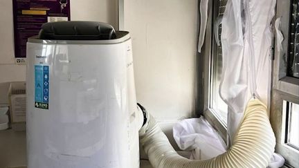 Dans de nombreux commerces, les rayons de climatiseurs et ventilateurs vidés pour équiper en urgence les hôpitaux