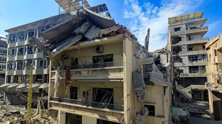 Guerre au Moyen-Orient : un Franco-Libanais porte plainte pour « crimes de guerre » et « crimes contre l’humanité » après la mort de quatre membres de sa famille au Liban