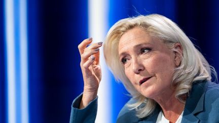 Présidentielle 2027 : même éligible, Marine Le Pen juge qu’il n’est « pas possible » de faire campagne avec un bracelet électronique