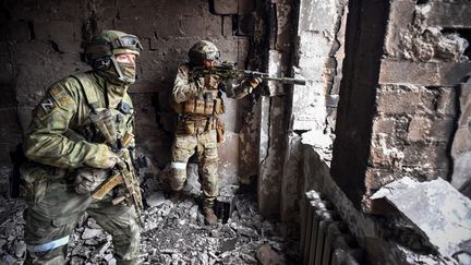 Avec près d’un million et demi de soldats blessés ou tués, la guerre lancée contre l’Ukraine saigne l’armée russe