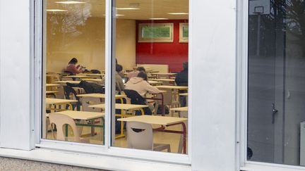 « On est vus comme des parias » : la difficile insertion des jeunes « sans bac » dans le monde du travail