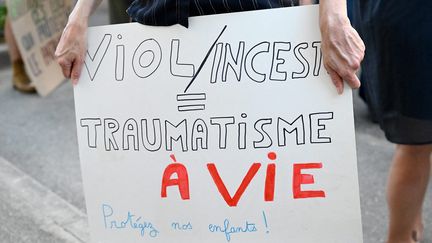 « Il faut un MeToo des mémés ! » : Annie, 80 ans, victime d’inceste, attend une loi intégrale depuis longtemps
