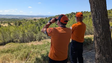 « Hier nous avons réussi à éteindre deux départs de feu » : dans l’Aude, des bénévoles patrouilleurs en forêt pour aider à prévenir les incendies