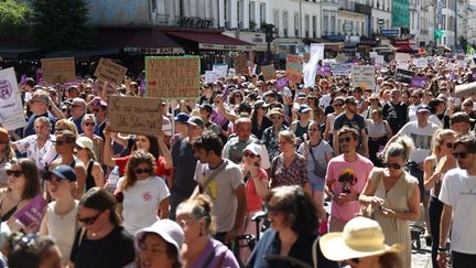 « On ne peut plus encaisser tous les drames qui se passent » : à Paris, plusieurs milliers de manifestants réclament une loi globale contre les violences sexuelles