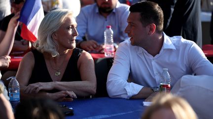 Jordan Bardella redit son « total soutien » à Marine Le Pen et « espère la voir élue »