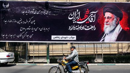 « Nous n’achetons plus que ce qui nous est nécessaire » : en Iran, les obsèques d’Ali Khamenei ne font pas oublier les difficultés de la vie quotidienne
