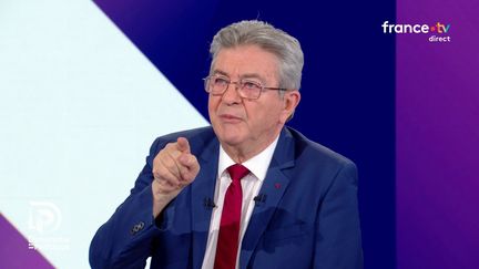 Présidentielle : Jean-Luc Mélenchon déplore la probable candidature communiste, Edouard Philippe relance sa campagne avec un meeting à Paris