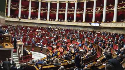 Critères d&rsquo;accès, délai de réflexion, clause de conscience… Que prévoit la loi sur l&rsquo;aide à mourir, que le Parlement vient d&rsquo;adopter définitivement ?