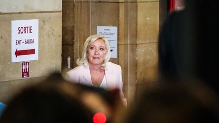 « Il n’y a plus d’exécution provisoire » : pourquoi Marine Le Pen mise sur un pourvoi en cassation pour espérer gagner la présidentielle