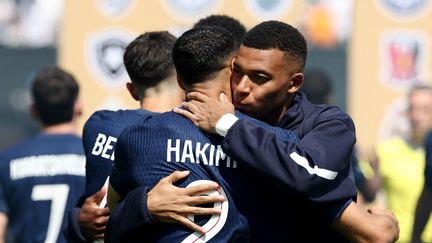 « Ce n&rsquo;est pas mon pote sur le terrain » : avant France-Maroc, on vous raconte l&rsquo;histoire d&rsquo;amitié entre Achraf Hakimi et Kylian Mbappé
