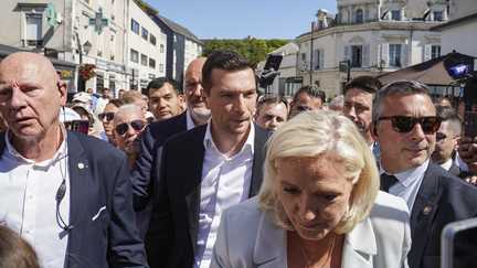 « Il pensait avoir gagné à Euromillions et c&rsquo;est foutu » : comment Jordan Bardella a été relégué au rôle de numéro 2 derrière Marine Le Pen
