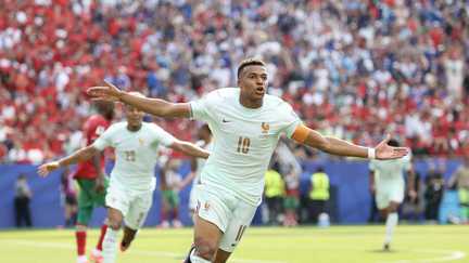 « Impossibles à arrêter ? », « d’une autre planète »… La presse étrangère salue la maîtrise de l’équipe de France contre le Maroc en quart de finale de Coupe du monde