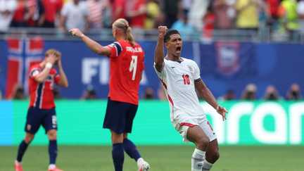 Coupe du monde de foot : l&rsquo;égalisation de l&rsquo;Angleterre contre la Norvège facilitée par un câble de télévision ? La Fifa défend l&rsquo;arbitre français