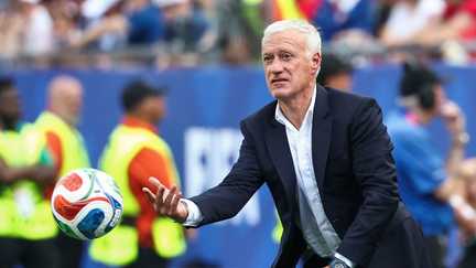 « C&rsquo;est quand même un sacré palmarès… » : malgré la déception de la défaite en demi-finale face à l&rsquo;Espagne, ces supporters français salue la « légende » Didier Deschamps