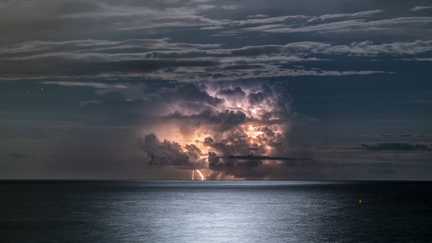 Météo : 15 départements placés en vigilance orange aux orages, 31 maintenus en alerte canicule