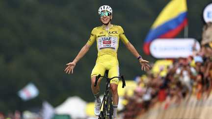 Tour de France 2026 : le résumé vidéo de la 14e étape, remportée en solitaire par Tadej Pogacar