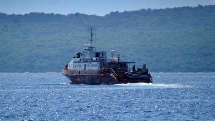 En Indonésie, deux survivants d’un naufrage retrouvés sur une île déserte après un périple sur un radeau de fortune