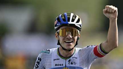 Remco Evenepoel s’impose au plateau de Solaison, au terme d’une 15e étape du Tour de France marquée par l’abandon de Jonas Vingegaard