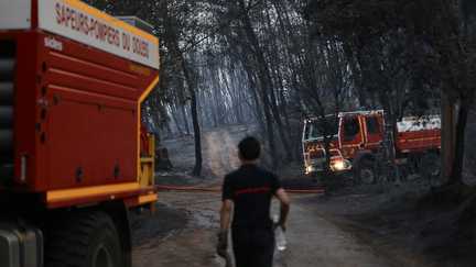 Incendie dans le Var : « Le feu n’est pas encore fixé », annoncent les pompiers