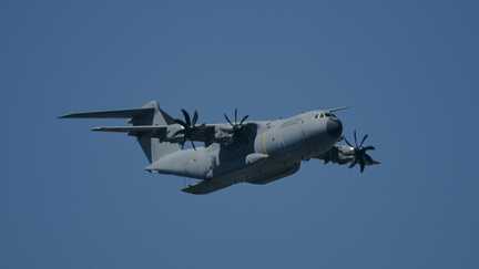 Capacités de largage importantes, pilotage difficile… On vous présente l’A400M, avion militaire transformé pour lutter contre les incendies