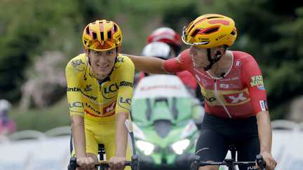 « Ça nous permet d’être un peu plus en sécurité »… Un système de capteurs sur le casque testé sur le Tour de France pour aider à détecter les commotions cérébrales