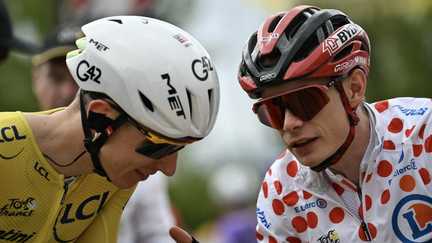 On vous résume l&rsquo;affaire des contrôles antidopage inopinés en pleine nuit ayant visé Tadej Pogacar et Jonas Vingegaard sur le Tour de France 2026