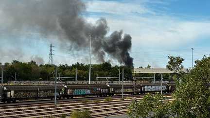 « Ça fait peur » : un incendie dans un camp de Roms à Nantes, 10 hectares brûlés, une cinquantaine d’habitations évacuées