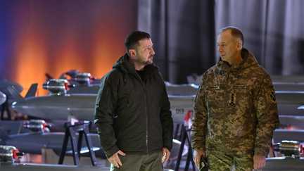 Guerre en Ukraine : Volodymyr Zelensky limoge le commandant en chef de son armée