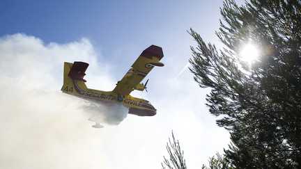 « C’est scandaleux » d’avoir cinq Canadair disponibles sur 12 pour lutter contre les incendies, déplore un commandant de bord de Canadair