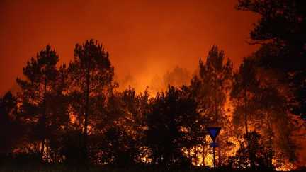 Incendie en Gironde : 2 000 hectares brûlés, au moins 12 000 personnes évacuées depuis hier, annonce la préfecture
