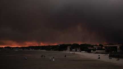 « On se demande si ce n&rsquo;est pas la fin du monde » : en Gironde, les évacués de l&rsquo;incendie du Cap-Ferret témoignent de scènes « impressionnantes, limite apocalyptiques »