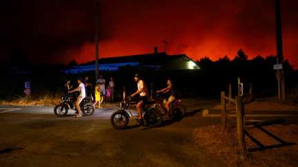 Un feu « imprévisible » et « vorace » : le récit en images des incendies en Gironde et dans les Landes