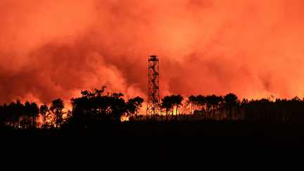 « C&rsquo;est l&rsquo;apocalypse » : au Parc des expositions de Bordeaux, l&rsquo;angoisse des évacués des incendies en Gironde