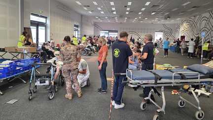 « On doit gérer toutes les places » : au Parc des expositions de Bordeaux, une unité médicalisée dédiée aux personnes âgées évacuées à cause de l&rsquo;incendie